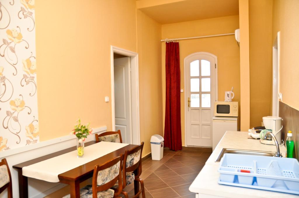 Kastely Panzio Ii. Hotel Hajduszoboszlo Room photo