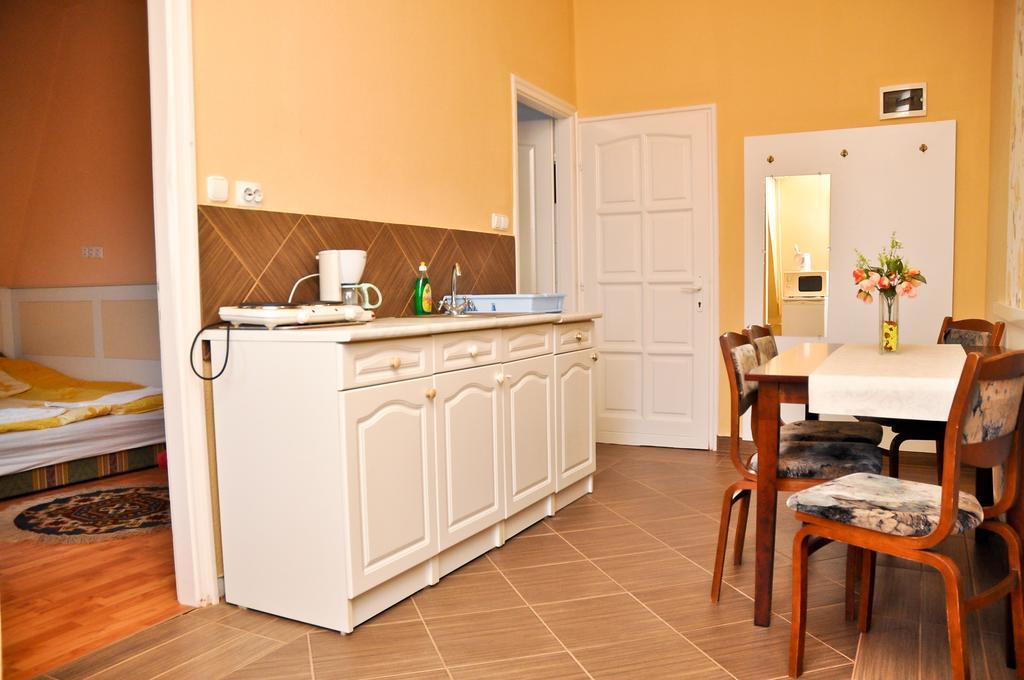 Kastely Panzio Ii. Hotel Hajduszoboszlo Room photo