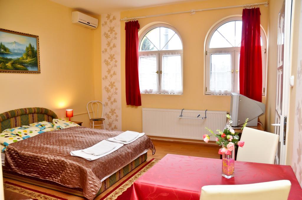 Kastely Panzio Ii. Hotel Hajduszoboszlo Room photo