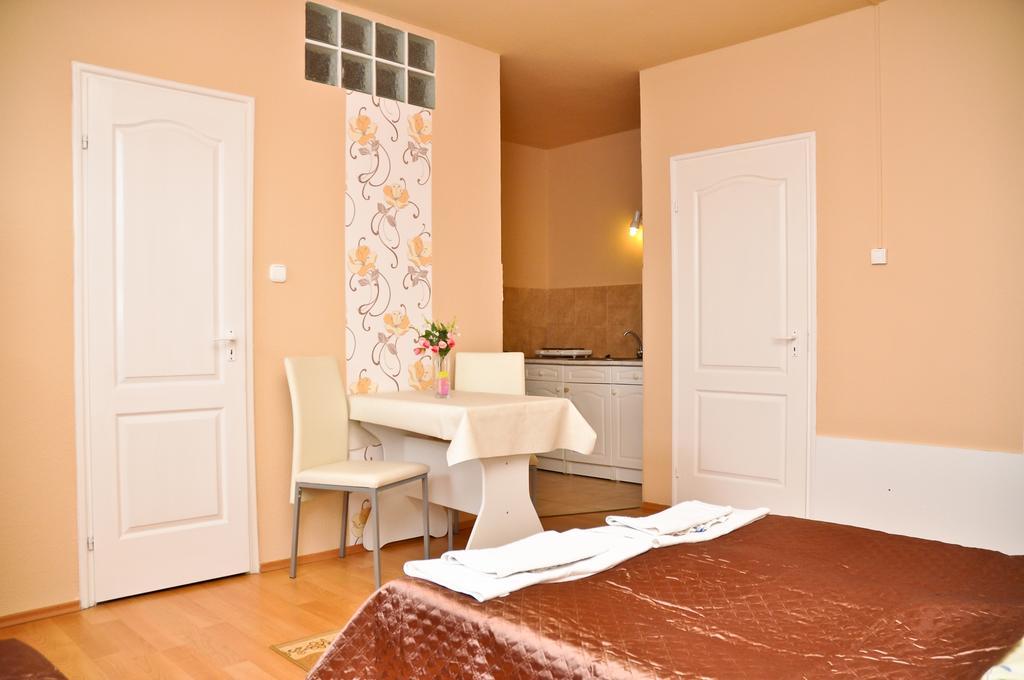 Kastely Panzio Ii. Hotel Hajduszoboszlo Room photo