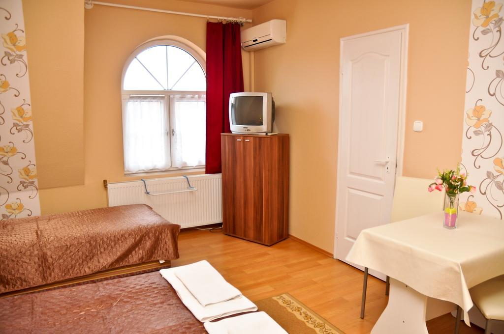 Kastely Panzio Ii. Hotel Hajduszoboszlo Room photo