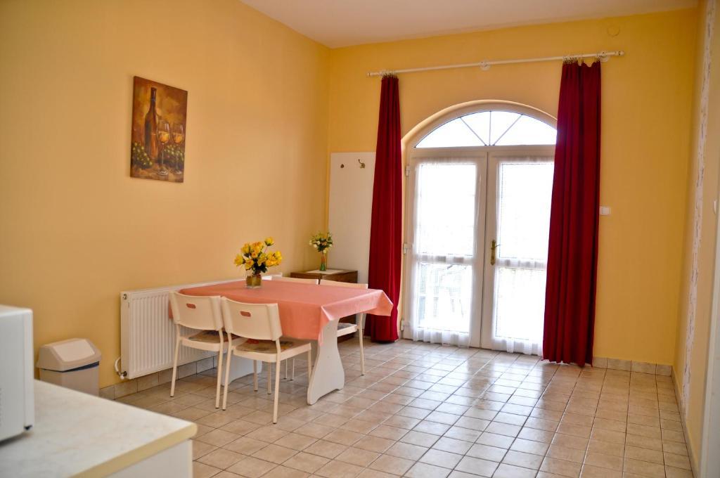 Kastely Panzio Ii. Hotel Hajduszoboszlo Room photo