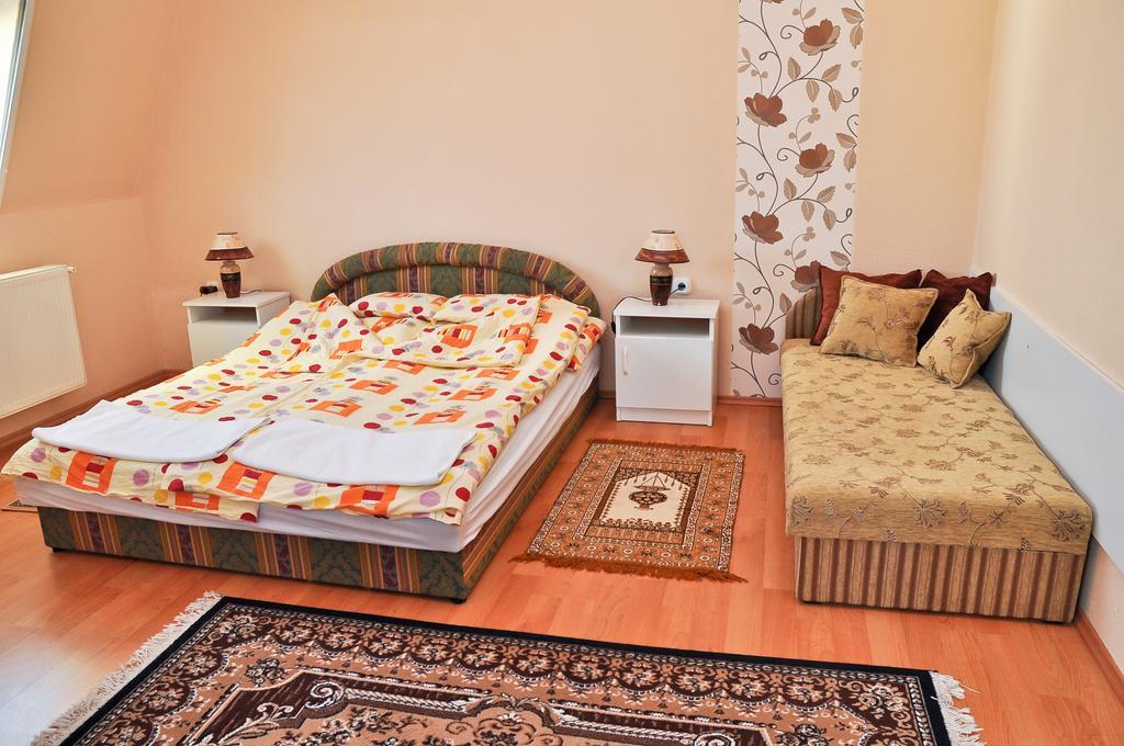 Kastely Panzio Ii. Hotel Hajduszoboszlo Room photo