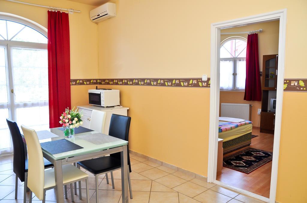 Kastely Panzio Ii. Hotel Hajduszoboszlo Room photo